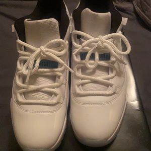 Jordan 11s Retro Legend Blues